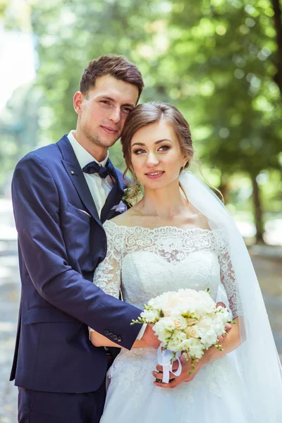 Casamento jovem casal — Fotografia de Stock