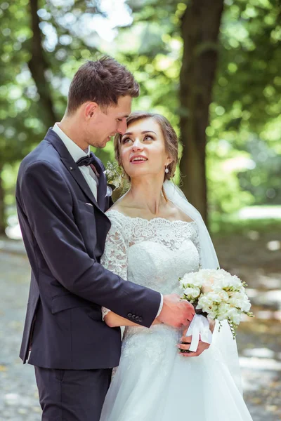 Casamento jovem casal — Fotografia de Stock