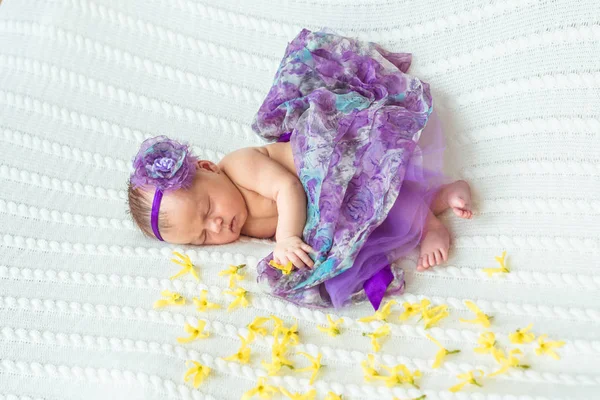 生まれたばかりの赤ちゃんの女の子のプリンセス — ストック写真