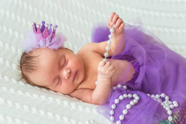 Νεογέννητο μωρό κορίτσι πριγκίπισσα — Φωτογραφία Αρχείου