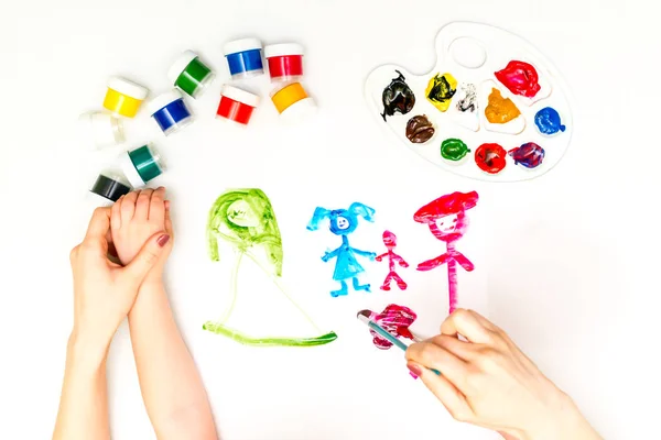 Childs hands painting a family — Stock Photo, Image