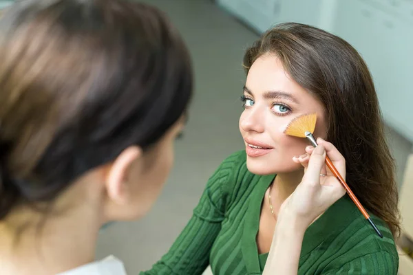 Woman applying cosmetic — Stock Photo, Image