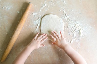 Çocuk el hamur rulo