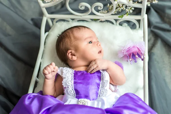 Bebé recién nacido princesa niña —  Fotos de Stock