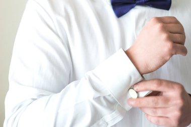 Adam bir manşet tespit etmek