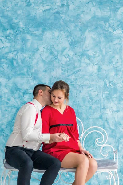 Muž a žena na lavičce — Stock fotografie