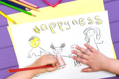 Çocuk Aile taslağını boyalar