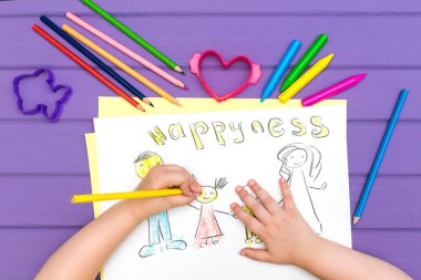 Çocuk Aile taslağını boyalar