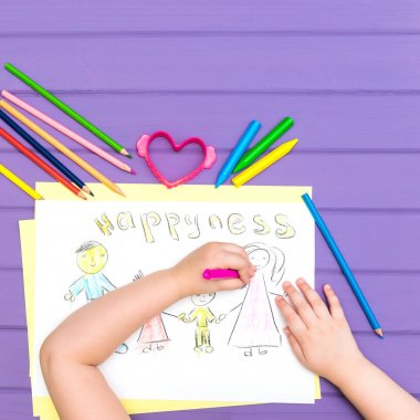 Çocuk Aile taslağını boyalar