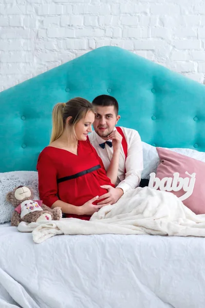 Çift yatakta yatarken