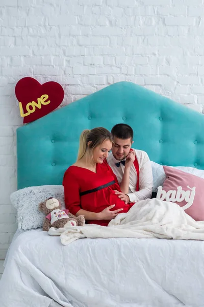 Çift yatakta yatarken