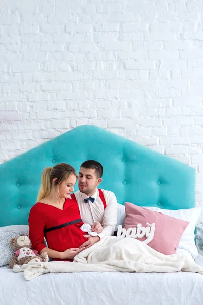 Çift yatakta yatarken