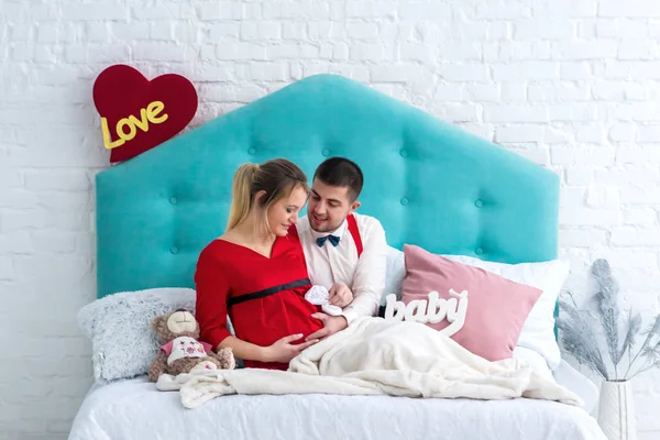 Çift yatakta yatarken