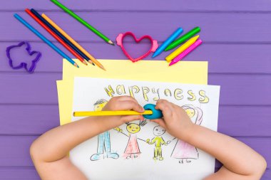 Çocuk Aile taslağını boyalar