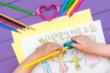 Çocuk Aile taslağını boyalar