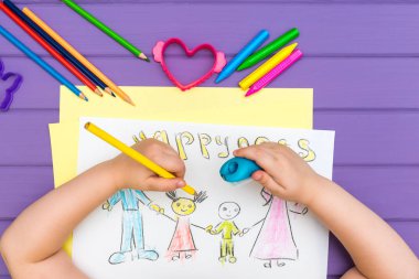 Çocuk Aile taslağını boyalar