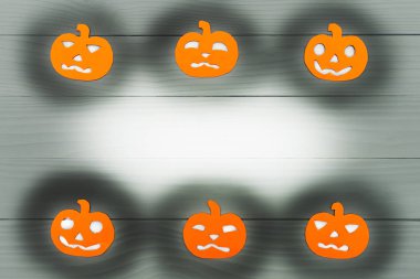 Farklı kabak kağıt siluetleri ile yuvarlak çerçeve