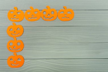 Sol çerçeve farklı kabak kağıt siluetleri ile