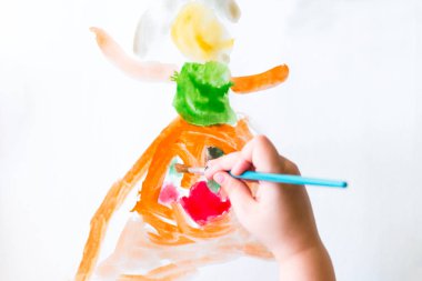 Çocuk suluboya ile çizim