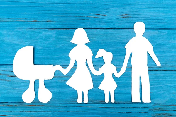 Papier silhouet van familie met kinderwagen — Stockfoto