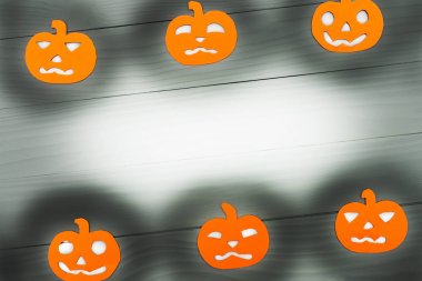 Farklı kabak kağıt siluetleri ile yuvarlak çerçeve