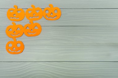 Sol çerçeve farklı kabak kağıt siluetleri ile