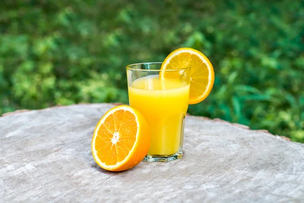 Fresh orange juice with oranges fruit — Stock Photo, Image