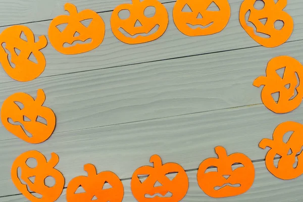 Farklı kabak kağıt siluetleri ile yuvarlak çerçeve