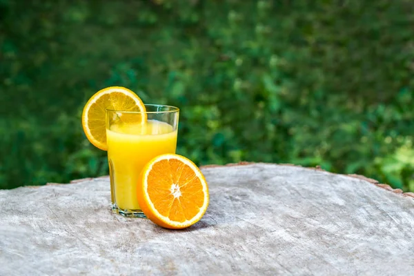 Fresh orange juice with oranges fruit — Stock Photo, Image