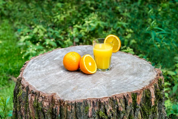 Fresh orange juice with oranges fruit — Stock Photo, Image