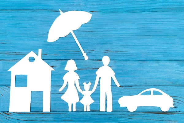 Sylwetka papieru rodziny pod parasolem — Zdjęcie stockowe