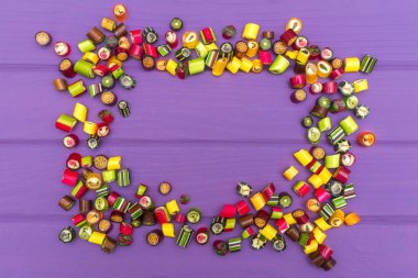 Çerçeve karamelli şeker yaptı