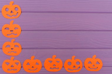 Cadılar Bayramı köşe çerçeve farklı kabak kağıt siluetleri ile