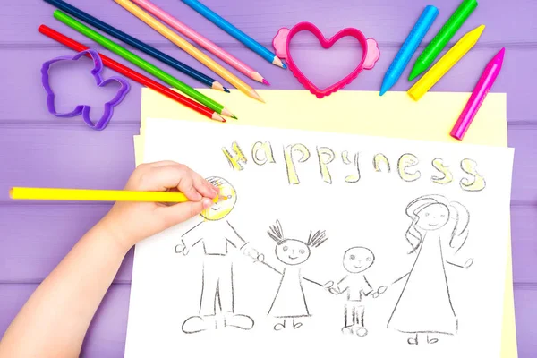 La main des enfants peint une famille heureuse — Photo