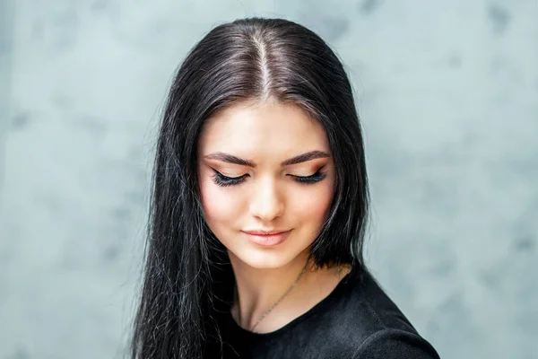 Beautiful Young Woman Long Eyelashes Beautiful Makeup — Stock Photo, Image