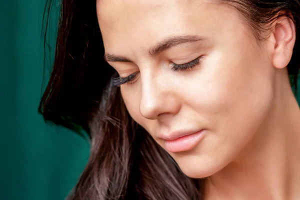 Retrato Mujer Hermosa Joven Con Pestañas Largas Después Extensión Pestaña —  Fotos de Stock