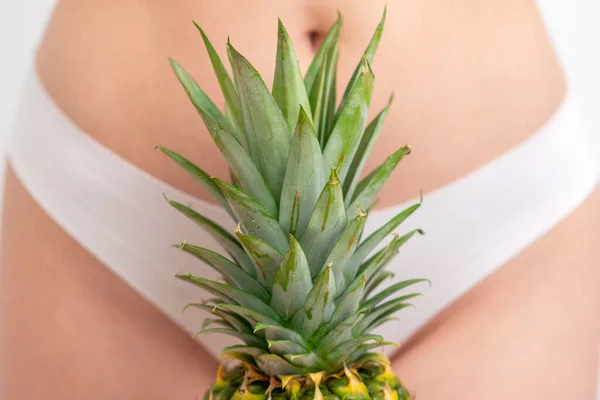 Liście Ananasa Białym Tle Majtek Ciała Kobiety Depilacja Lub Depilacja — Zdjęcie stockowe