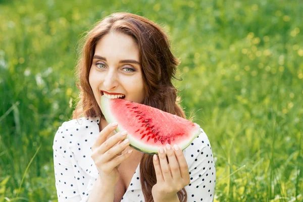 Portrét Krásné Mladé Ženy Která Meloun Hezká Dívka Čerstvé Vodní — Stock fotografie