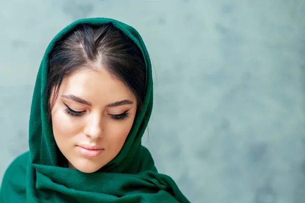 Retrato Una Hermosa Mujer Joven Con Maquillaje Piel Perfectos Concepto —  Fotos de Stock