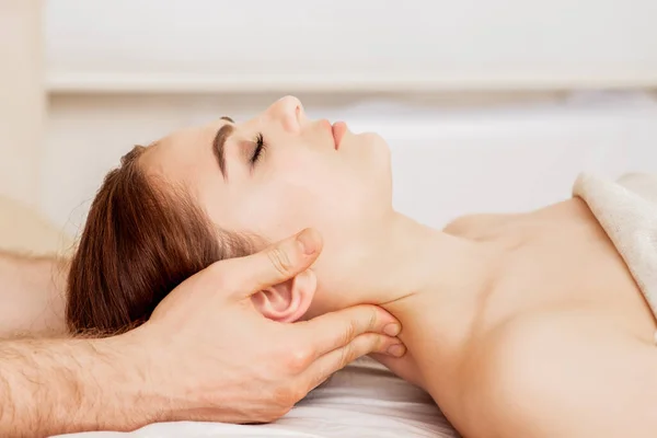 Head Massage Woman Hands Massage Therapist Close — Stock Photo, Image