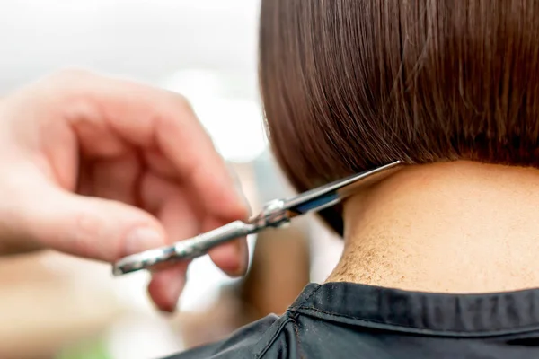 Cabeleireiro Corta Pontas Cabelo Penteado Curto Mulher Visão Traseira Com — Fotografia de Stock