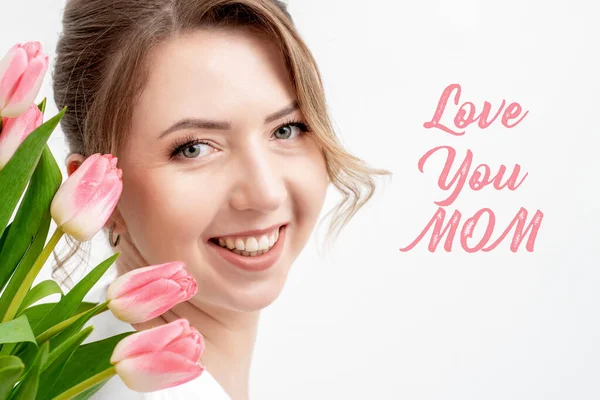 Love You Mom Texto Rosa Hermosa Mujer Con Tulipanes Rosados —  Fotos de Stock