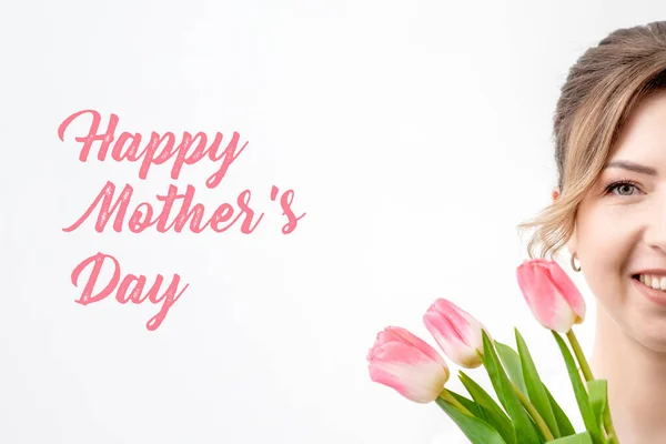 어머니 분홍색 텍스트 배경에 꽃다발 여성의 — 스톡 사진