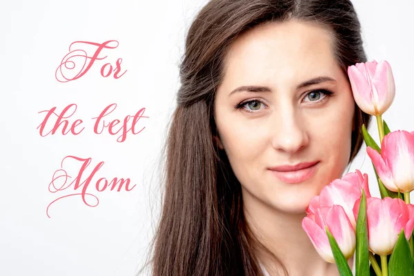 Porträtt Vacker Kvinna Med Rosa Tulpaner Vit Bakgrund Med Text — Stockfoto