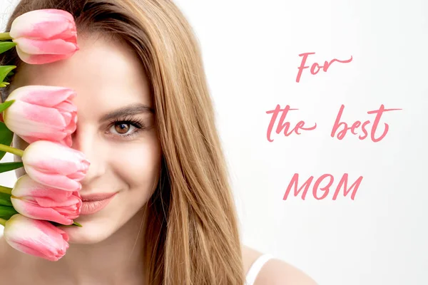 Portret Van Een Mooie Vrouw Met Roze Tulpen Witte Achtergrond — Stockfoto