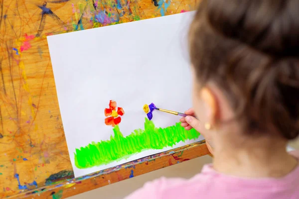 Child Drawing Flowers Watercolors White Paper Easel Children Earth Day — Stock Photo, Image