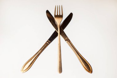 Çatal ve bıçak bileşimi izole edildi.