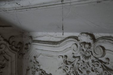 Bas-retro dekoratif sanat eski bir geçitte