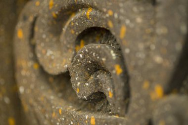 Makro dinler taş süslemeleri oydular.