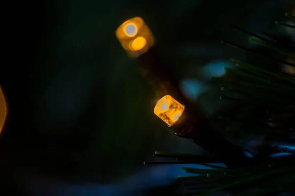 Garland Gele Gloeilamp Sluiten — Stockfoto